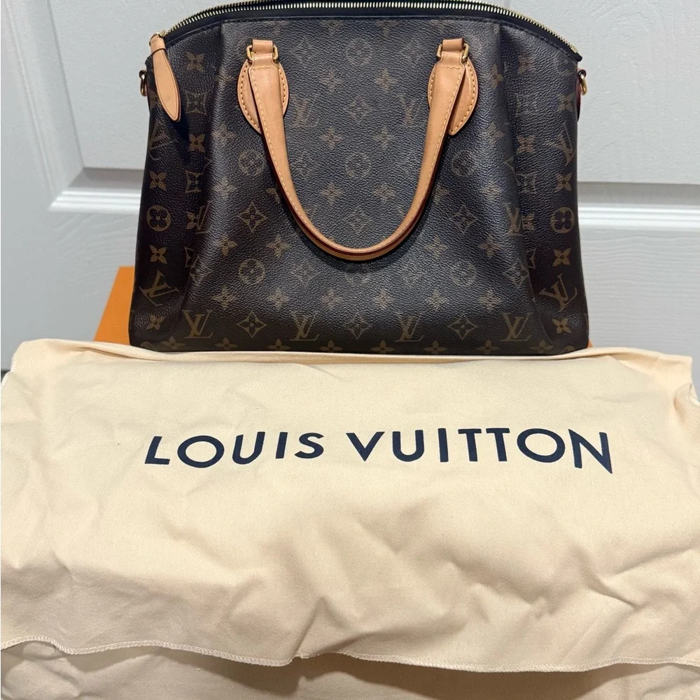 Louis Vuitton Rivoli NV MM - Picture 5 of 5
